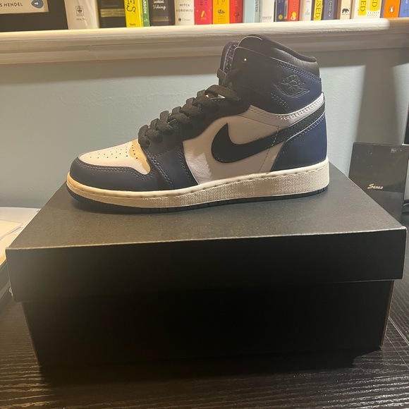 Nike Men's Dark Blue and White Sneakers - Picture 4 of 5